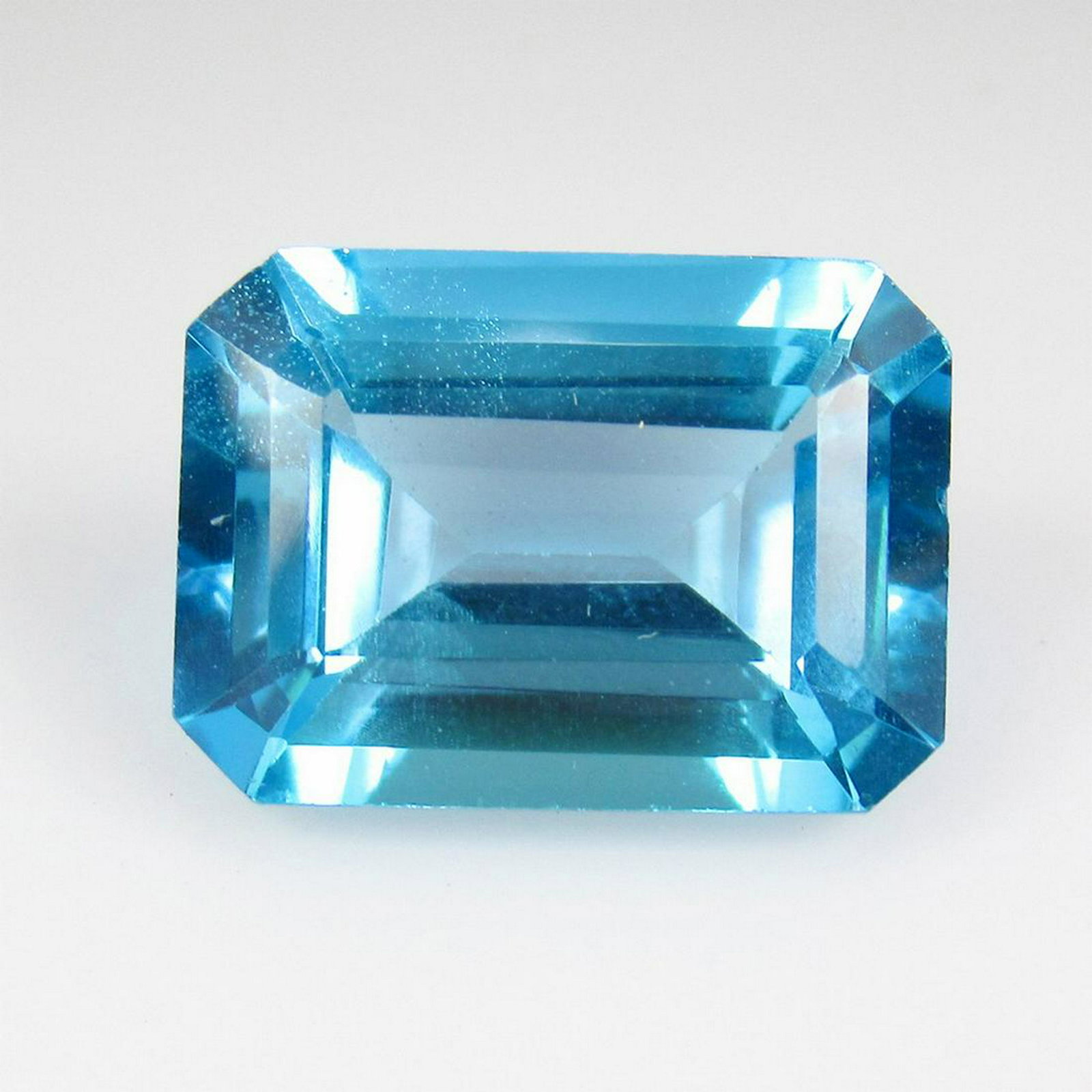 13.81 Ct Genuine Swiss Blue Topaz Emerald Cut (1 of 2)