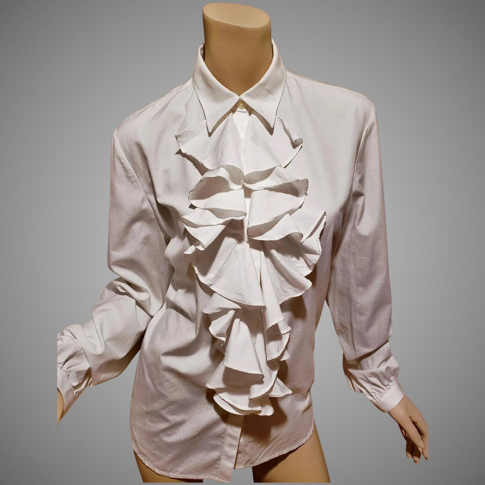 Ralph Lauren Iconic white Ruffled Cotton Blouse size L: Iconic and Stunning Ralph Lauren front full ruffled Poetic blouse. In very good vintage condition actually never worn. A size- L STUNNING Please note that the Reserve Price is equal to the Starting Pr
