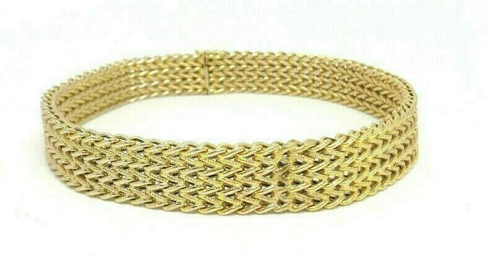 Italian Brev 14K Yellow Gold Chain Hummered Choker: Italian Brev 14K Yellow Gold Chain Hummered Choker Necklace Box Clasp Safety Â· Material: 14K Yellow Gold Â· Weight: 62.6 g Â· Measurements: 15- ¼Â” x ¾Â” Â· Details: The n