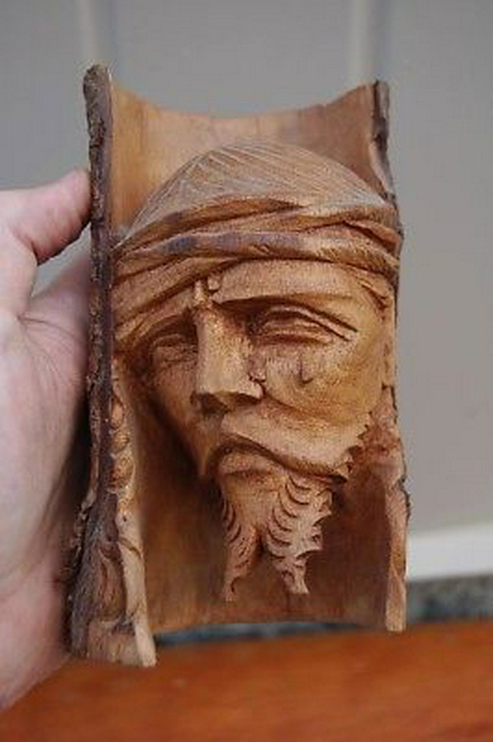 Older Wood Carved "Face of Jesus" statue + + + chalice: Older Wood Carved "Face of Jesus" statue chalice co. (#713) This is a nice older wood carving of "The Face of Jesus" as shown It was hand carved into a solid piece of wood It stands 6 1/2" tall Comes