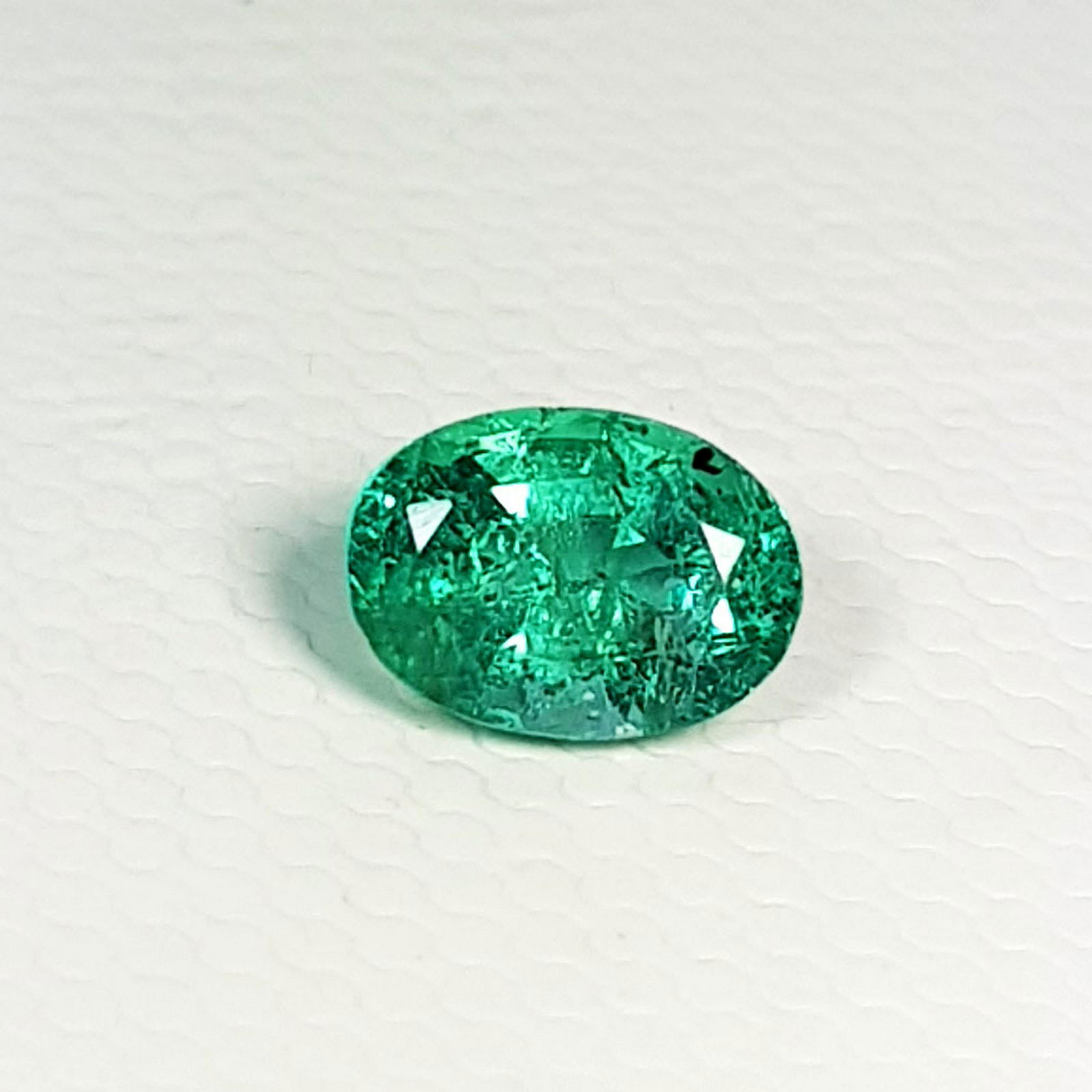Natural Emerald Oval Cut 0.70 ct (1 of 6)