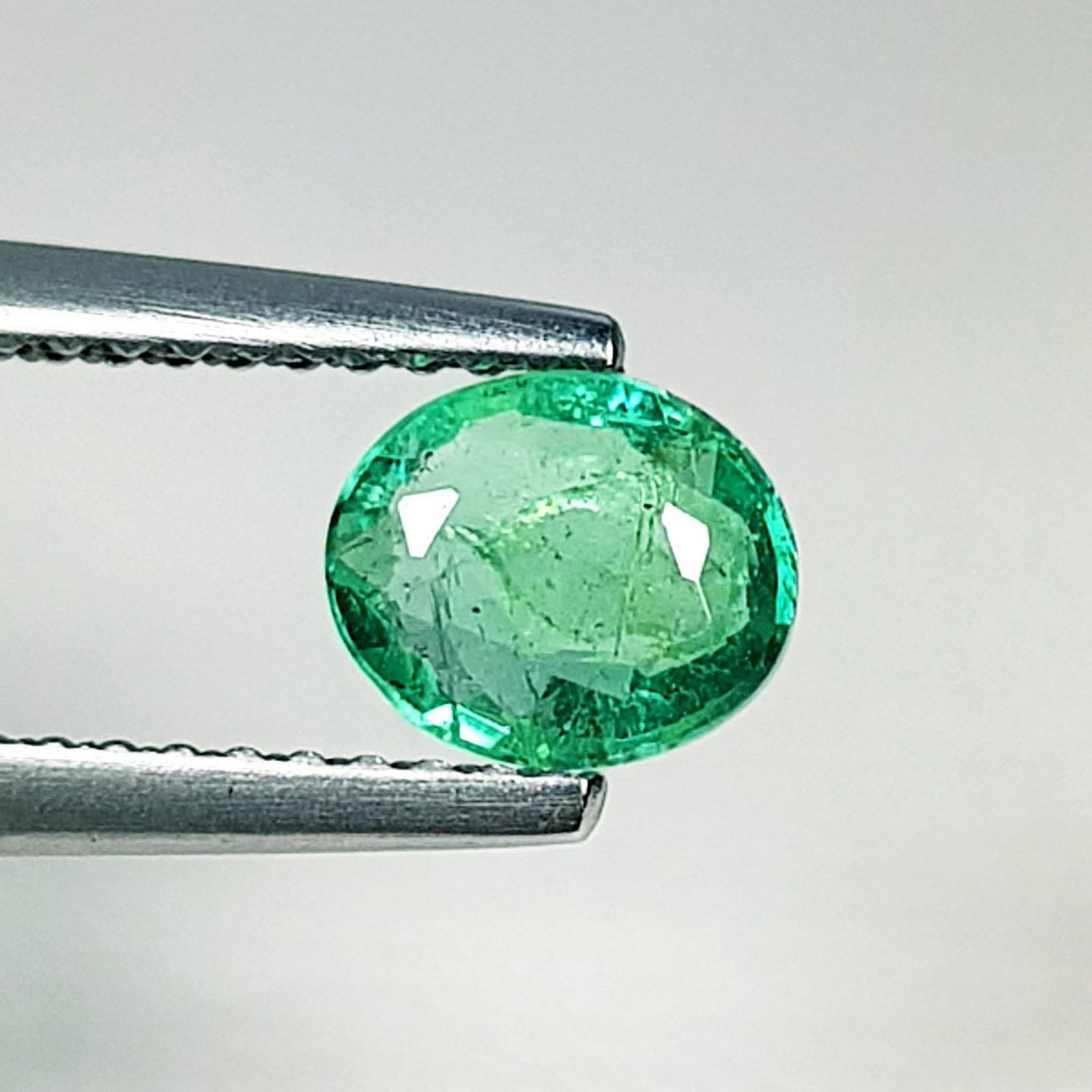 Natural Emerald Oval Cut 0.65 ct (1 of 5)