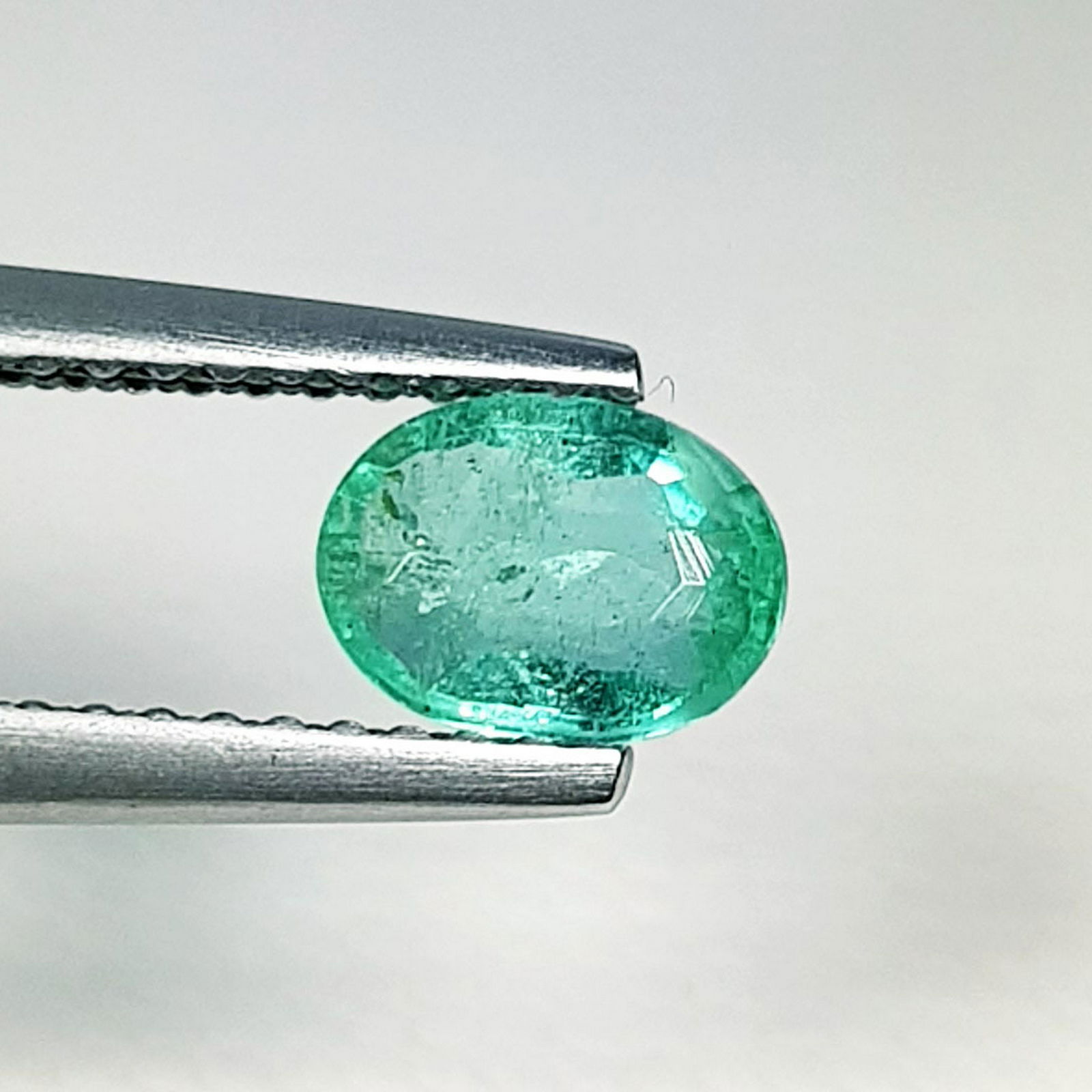 Natural Emerald Oval Cut 0.65 ct (1 of 5)