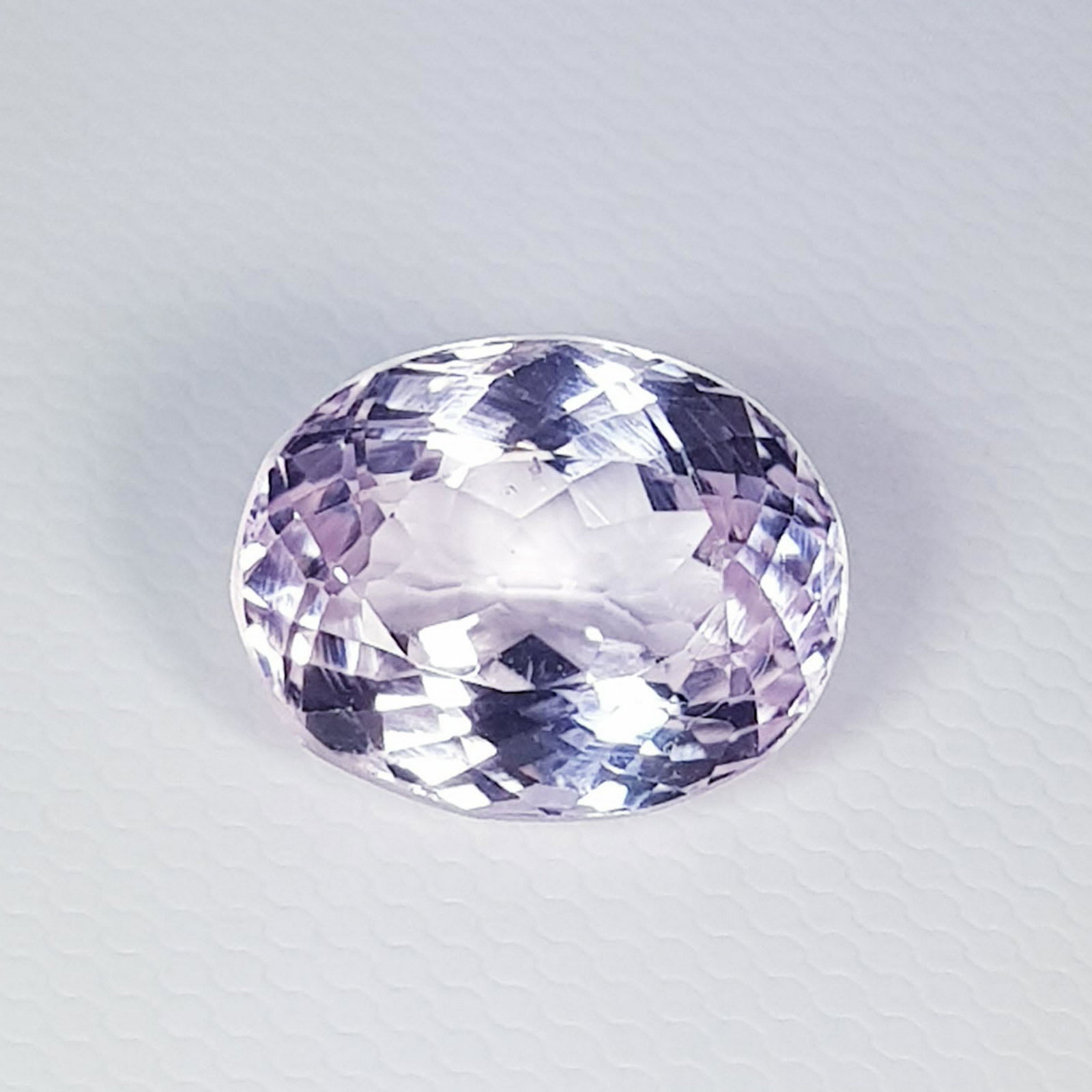 Natural Pink Kunzite Oval Cut 6.50 ct: No Reserve! Title: Natural Pink Kunzite Oval Cut 6.50 ct Color/Clarity: VVS Loose gemstone Carat Weights: 6.5 Size/Dimensions: 12.60 x 10.00 x 7.00 Oval - Afghanistan Shipping: Worldwide: Flat-rate of