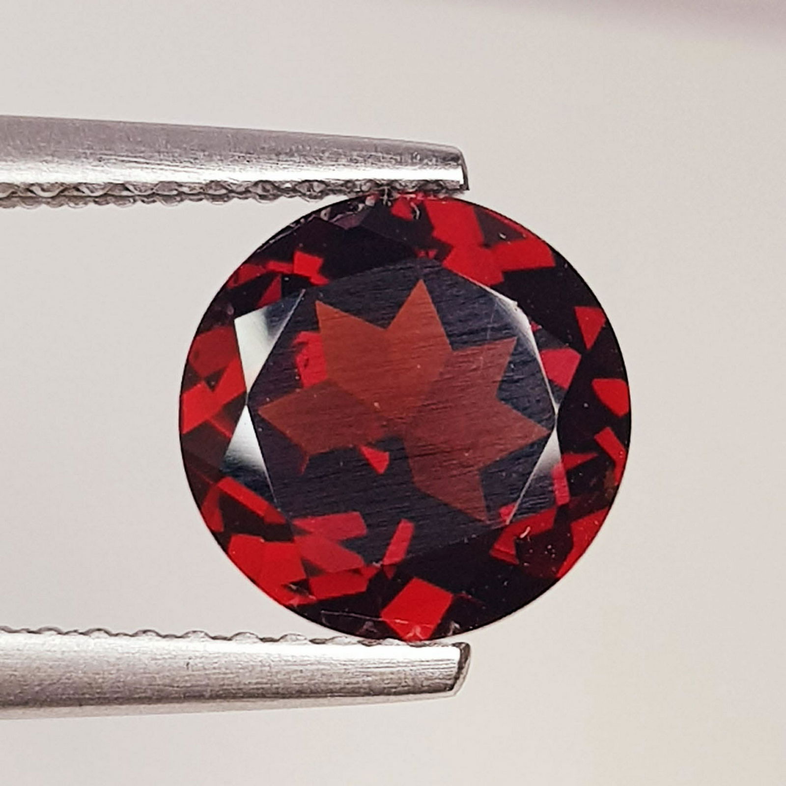 Natural Pyrope - Almandite Red Garnet 2.15 ct (1 of 6)