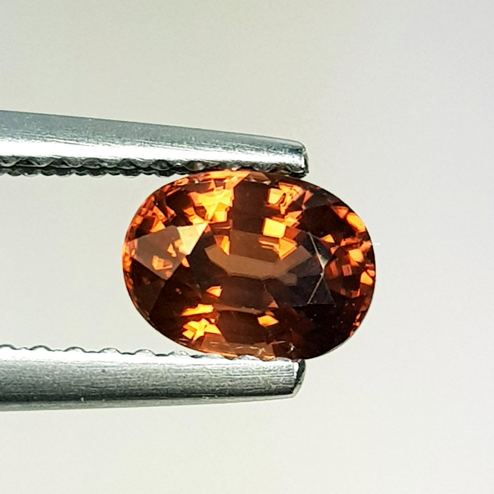 1.35 ct Natural Zircon Oval Cut: No Reserve! Title: 1.35 ct Natural Zircon Oval Cut Color/Clarity: VVS Loose gemstone Carat Weights: 1.35 Size/Dimensions: 6.50 x 4.80 x 3.90 Oval - Cambodia Shipping: Worldwide: Flat-rate of $10.00 to