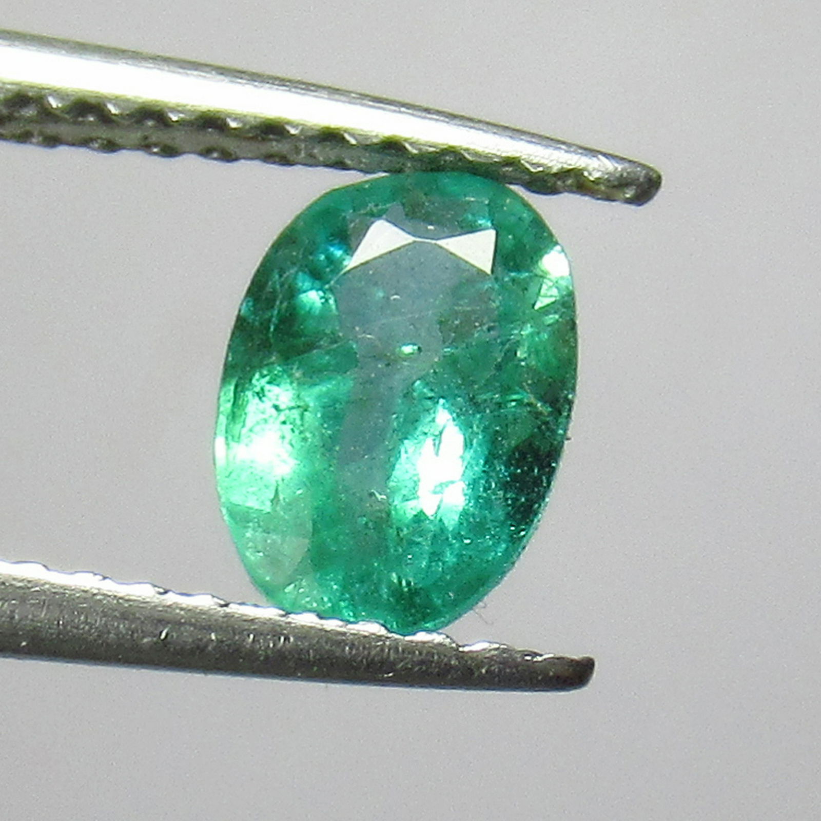 0.64 Ct Genuine Zambian Emerald 7X5 mm Oval Cut (1 of 2)