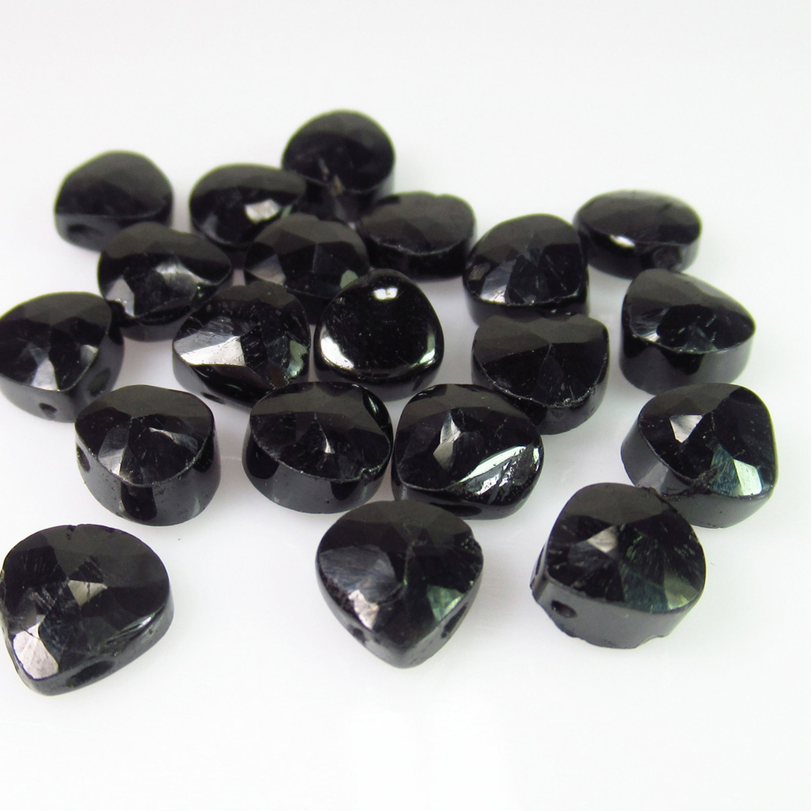 31.34 Ct Genuine 23 Drilled Black Spinel Pear Beads: No Reserve! Title: 31.34 Ct Genuine 23 Drilled Black Spinel Pear Beads Stone Clarity: Opaque Gemstones: Natural Black Spinel Beads Carat Weights: 31.34 Size/Dimensions: 6.9x5.0 to 7.7x5.7 mm / 23 PC's