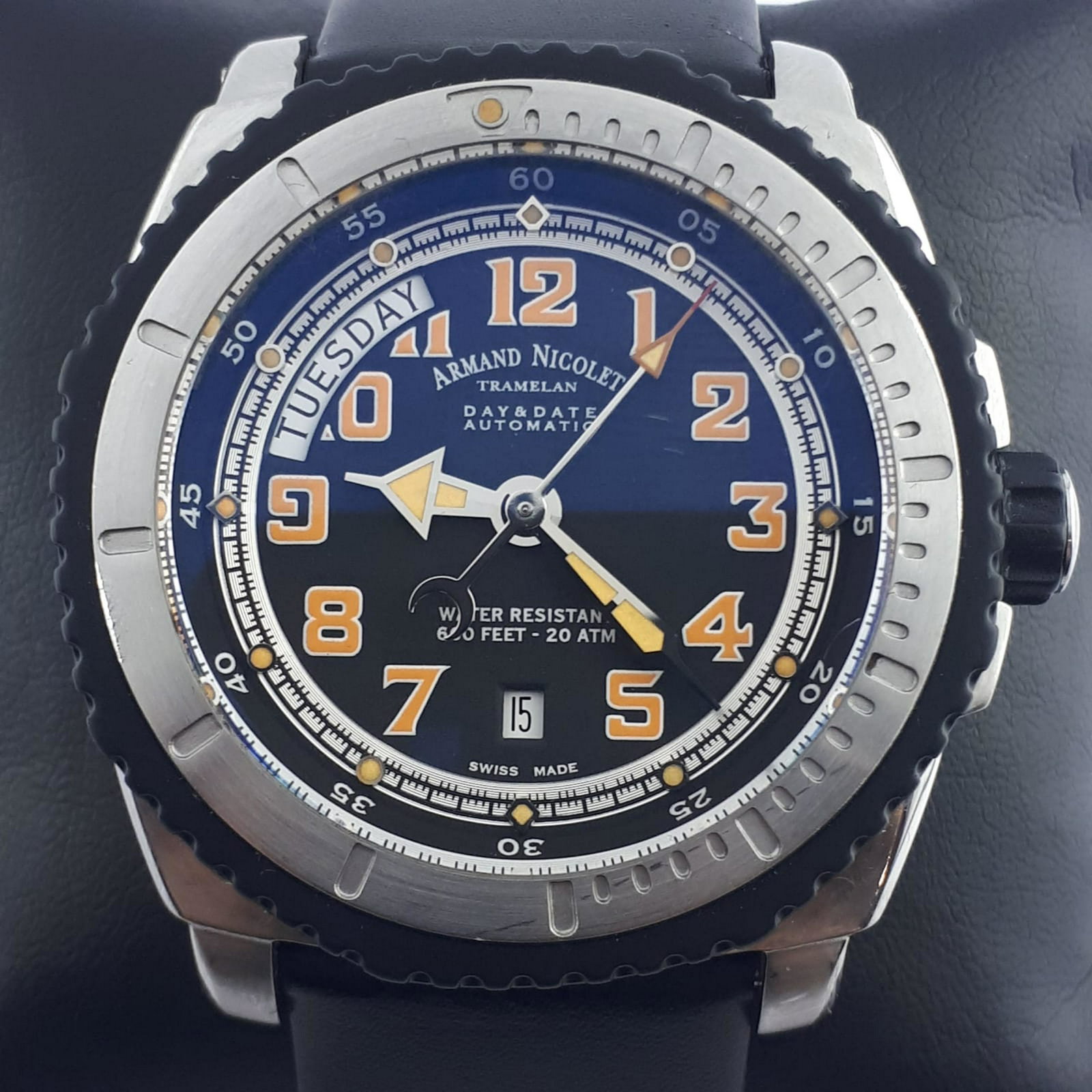 Armand Nicolet - Tramelan Day Date Diver Automatic -: Brand : Armand Nicolet Model : Tramelan Day Date Diver Automatic Reference Number : AN9160 -G- Gender : Men Period : 2011-present Movement : Automatic Case material : Steel Extras : Universal Watch Bo