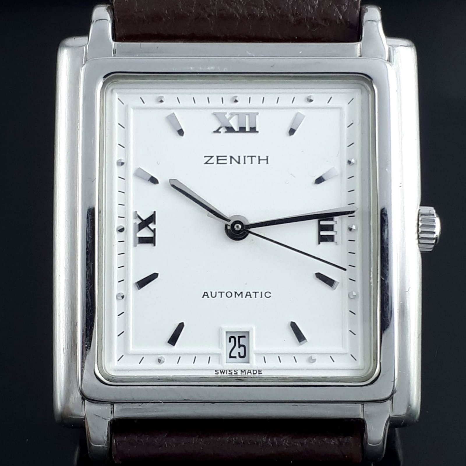Zenith - Square Automatic With Date - Men -: Brand:Zenith Model:Square Automatic With Date Gender:Men Period:2011-present Movement:Automatic Case material: Steel Extras:Universal Watch Box Type:Analogue wristwatch Shipped Insured:Yes Condition:W