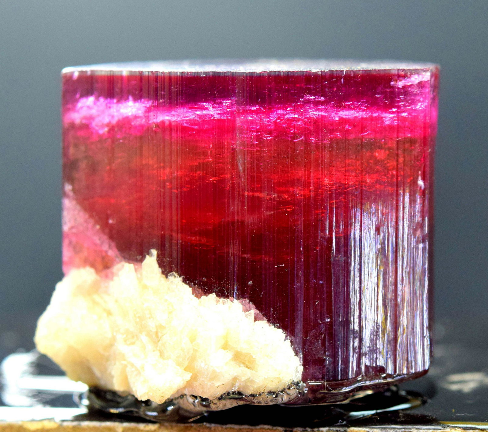 MP01-230 46 Gram Terminated Rubelite Tourmaline Crystal: 46 Gram Terminated Rubelite Tourmaline Crystal with Albite Specimen from Paprok - Weight : 46 Gram Dimensions : 31*28*28 mm Origin : Paprok Afghanisten Treatment : Natural DHL EXPRESS Shipping Reserve
