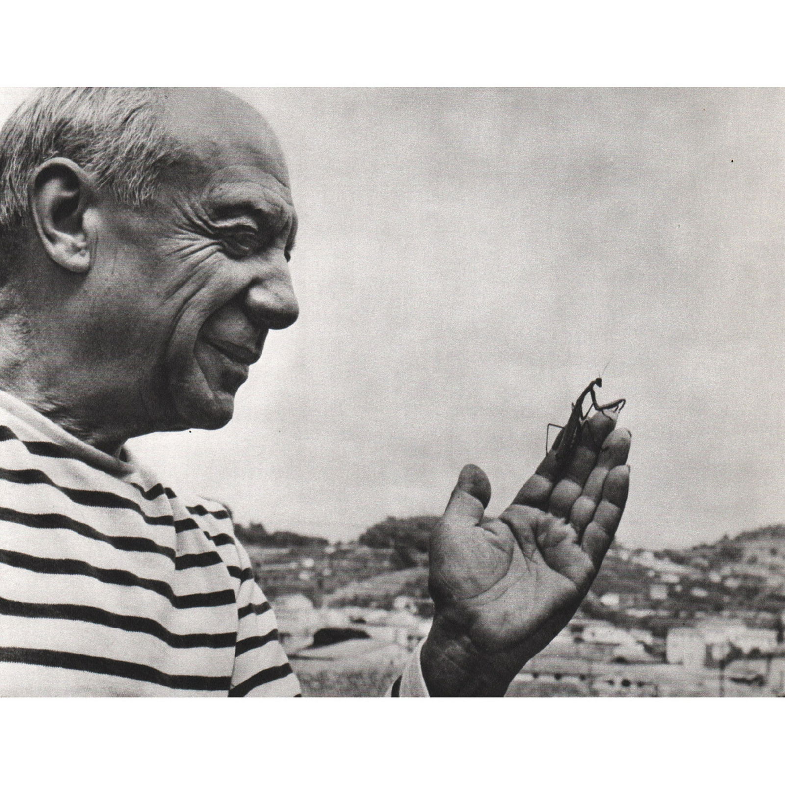ROBERT DOISNEAU - Picasso A La Mante, 1952: Artist: ROBERT DOISNEAU Print Title: Picasso A La Mante, 1952 Medium: Sheet-fed Gravure Printing Date: 1980's Printed in France Image Size approx: 7 x 5.5 inches Robert Doisneau (1912-1994) was a Fren