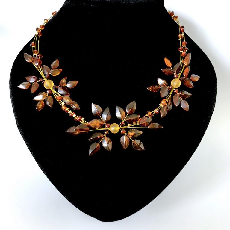 Floral necklace from cut Baltic amber in cognac colour (1 of 10)