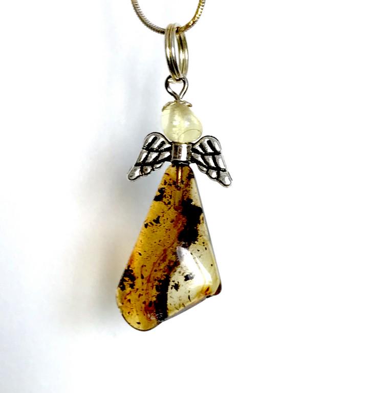 Amber Angel charm pendant 4cm: Title: Amber Angel charm pendant 4cm Gemstones: Baltic amber Weight: 1.8 gr Size: length 4cm, width 1.4cm Additional Information: amber colour: lemon and cognac Reserve: $15.00 Shipping: Internatio
