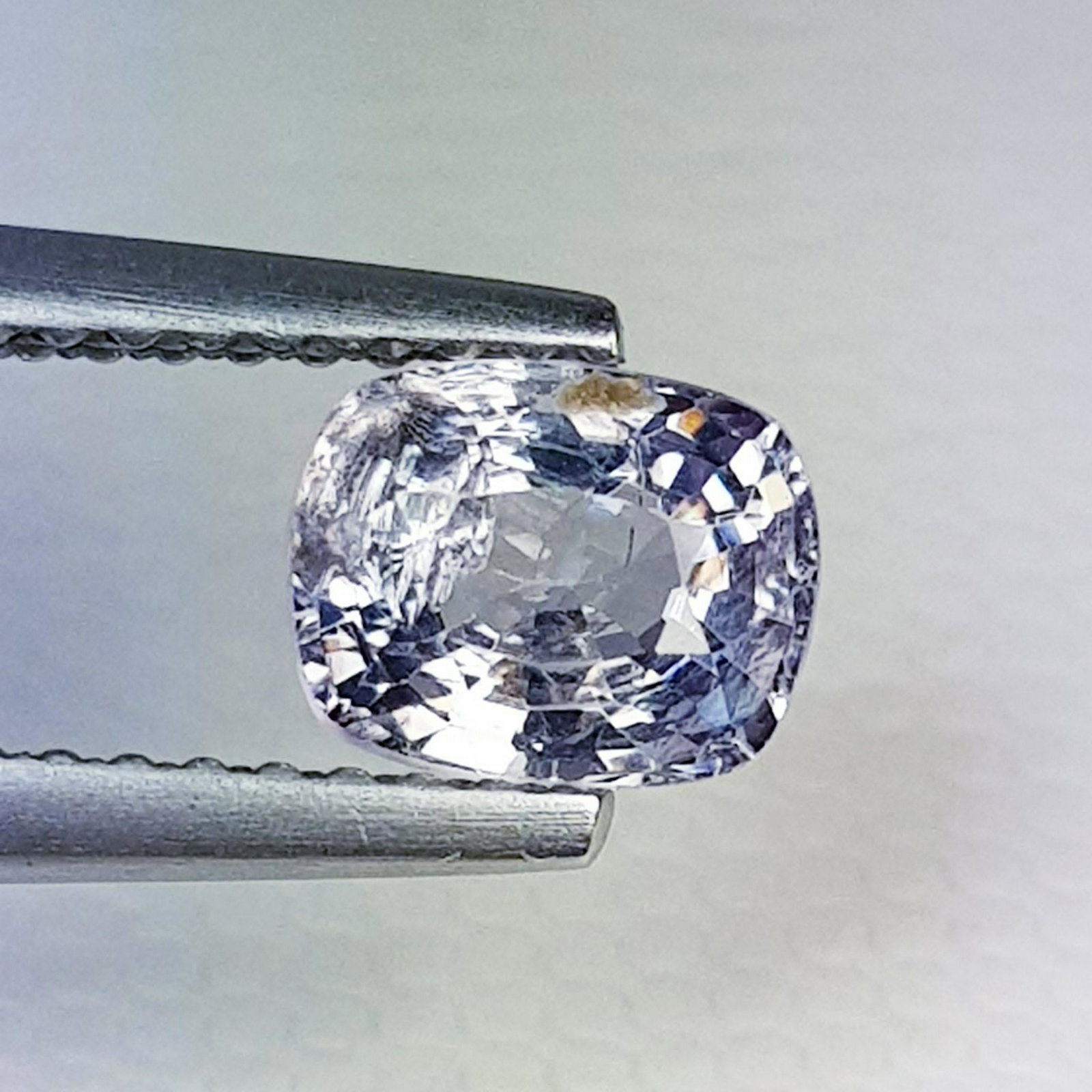 Natural Spinel Cushion Cut 0.95 ct: No Reserve! Title: Natural Spinel Cushion Cut 0.95 ct Color/Clarity: VS Loosegemstone Carat Weights: 0.95 Size/Dimensions: 6.40 x 5.10 x 3.60 Rectangular Cushion - Burma Shipping: Worldwide: Flat-rat