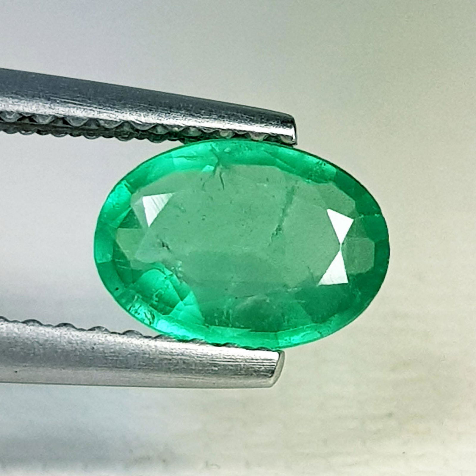 Natural Emerald Oval Cut 0.75 ct (1 of 5)