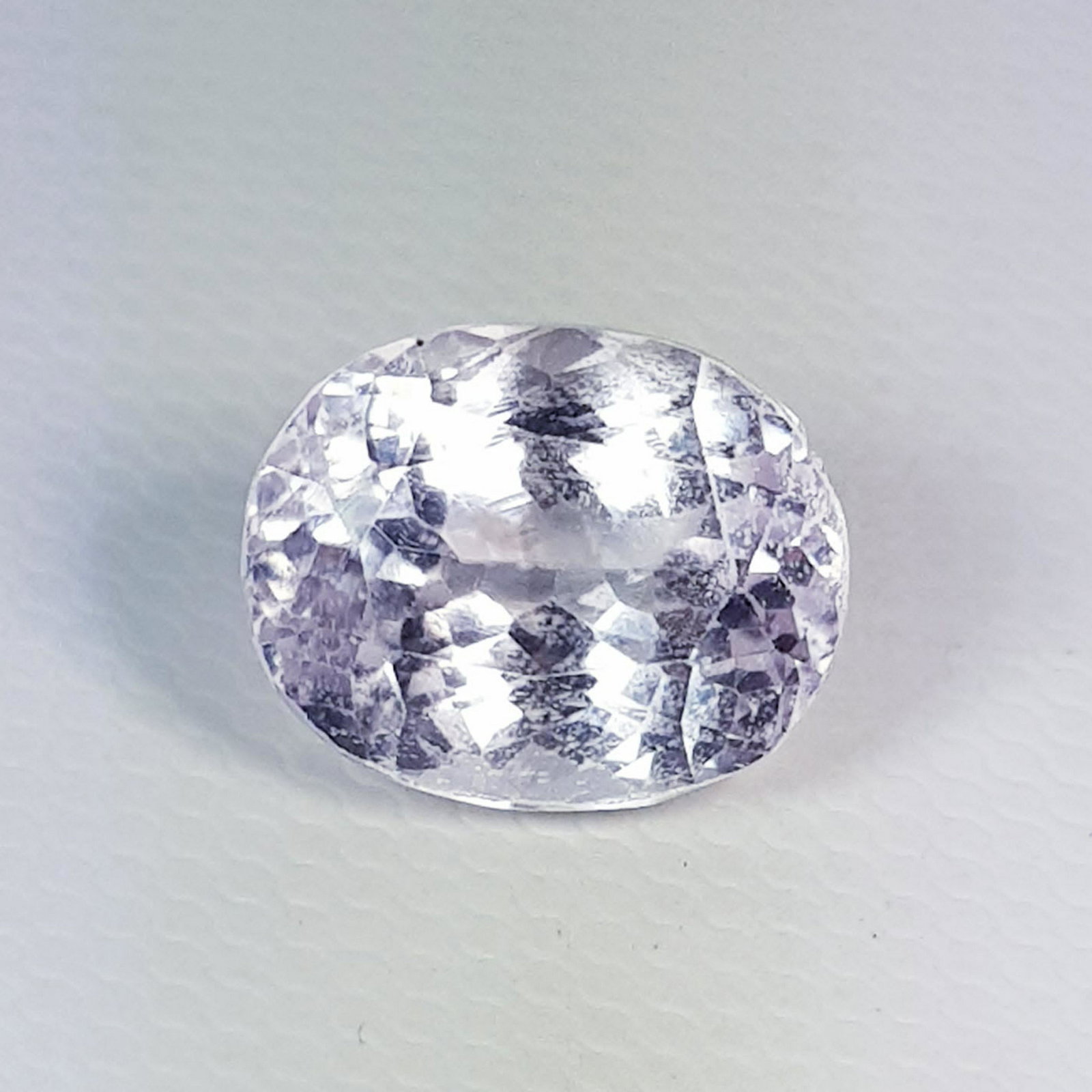 Natural Pink Kunzite Oval Cut 5.40 ct: No Reserve! Title: Natural Pink Kunzite Oval Cut 5.40 ct Color/Clarity: VVS Gemstones Carat Weights: 5.4 Size/Dimensions: 11.00 x 9.00 x 7.30 Oval - Afghanistan Shipping: Worldwide: Flat-rate of $10.0
