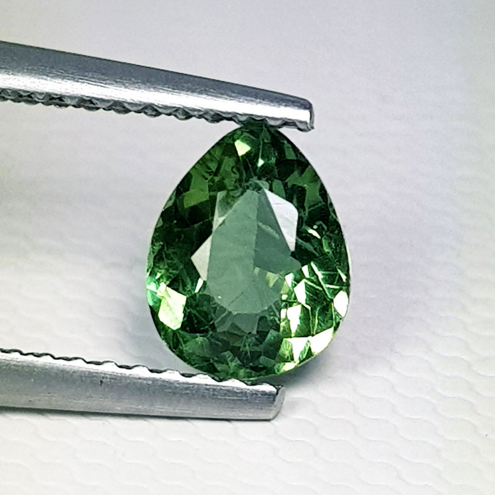 0.95 ct Natural Green Apatite Pear Cut (1 of 5)