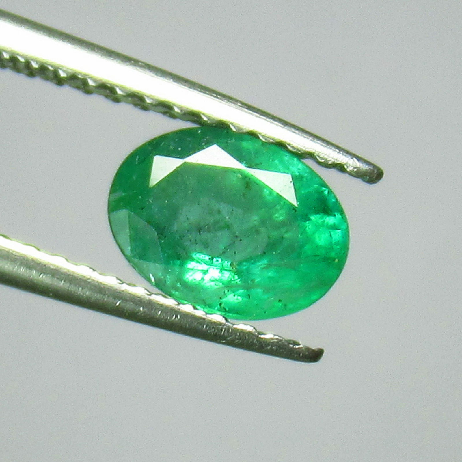 0.82 Ct Genuine Zambian Emerald 7X5 mm Oval Cut (1 of 2)
