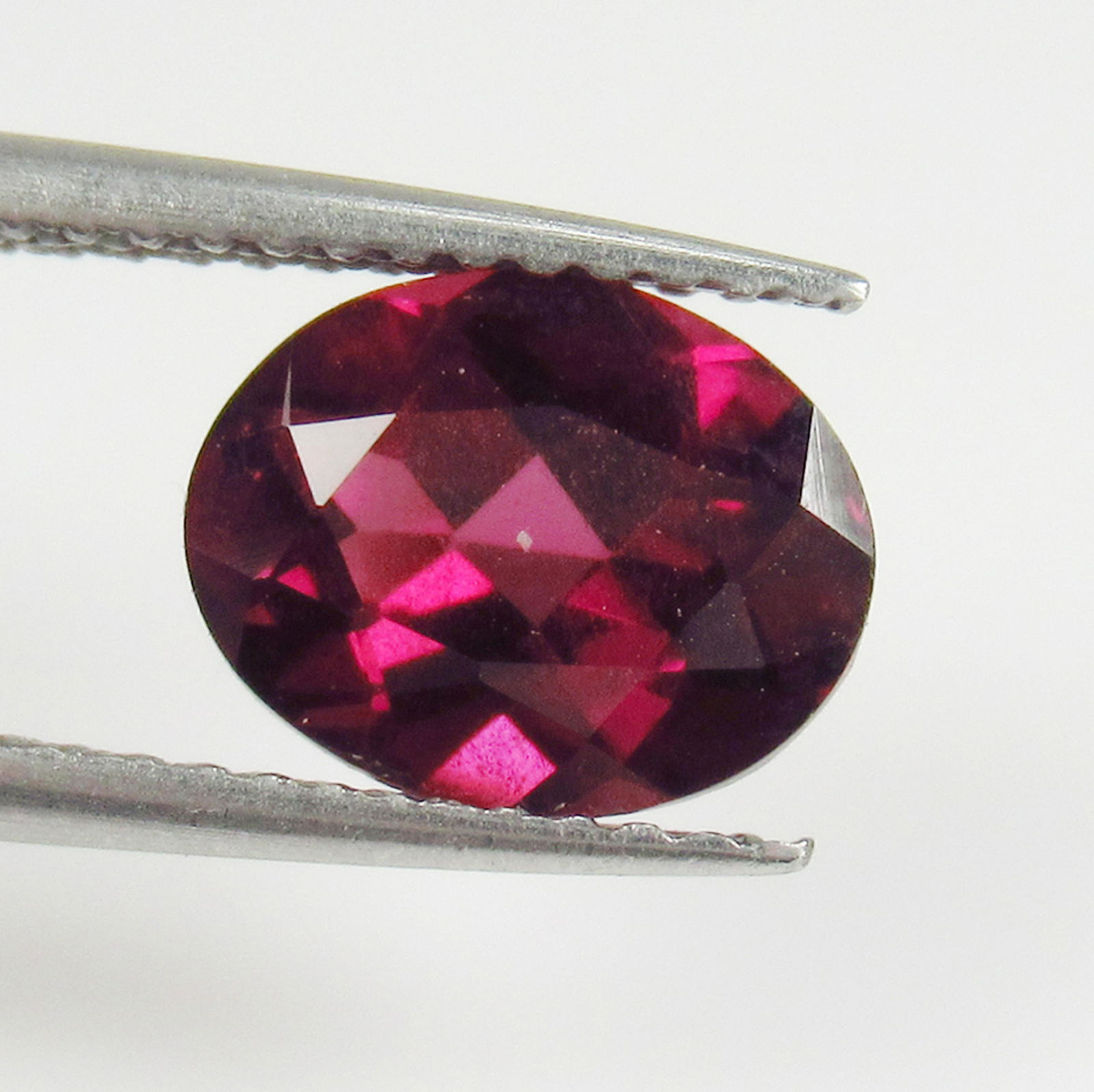 2.35 Ct Genuine Pink Rhodolite Garnet 9X7 mm Oval Cut (1 of 2)