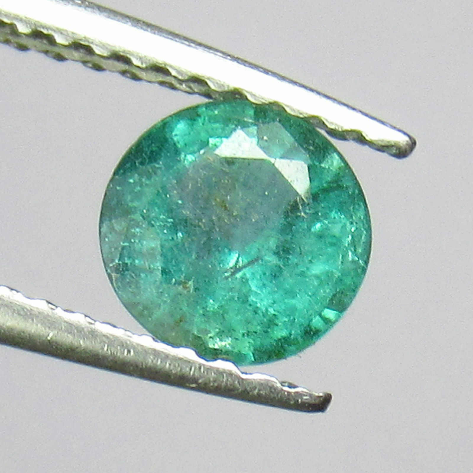 0.65 Ct Genuine Zambian Emerald 5.5 mm Round Cut (1 of 2)