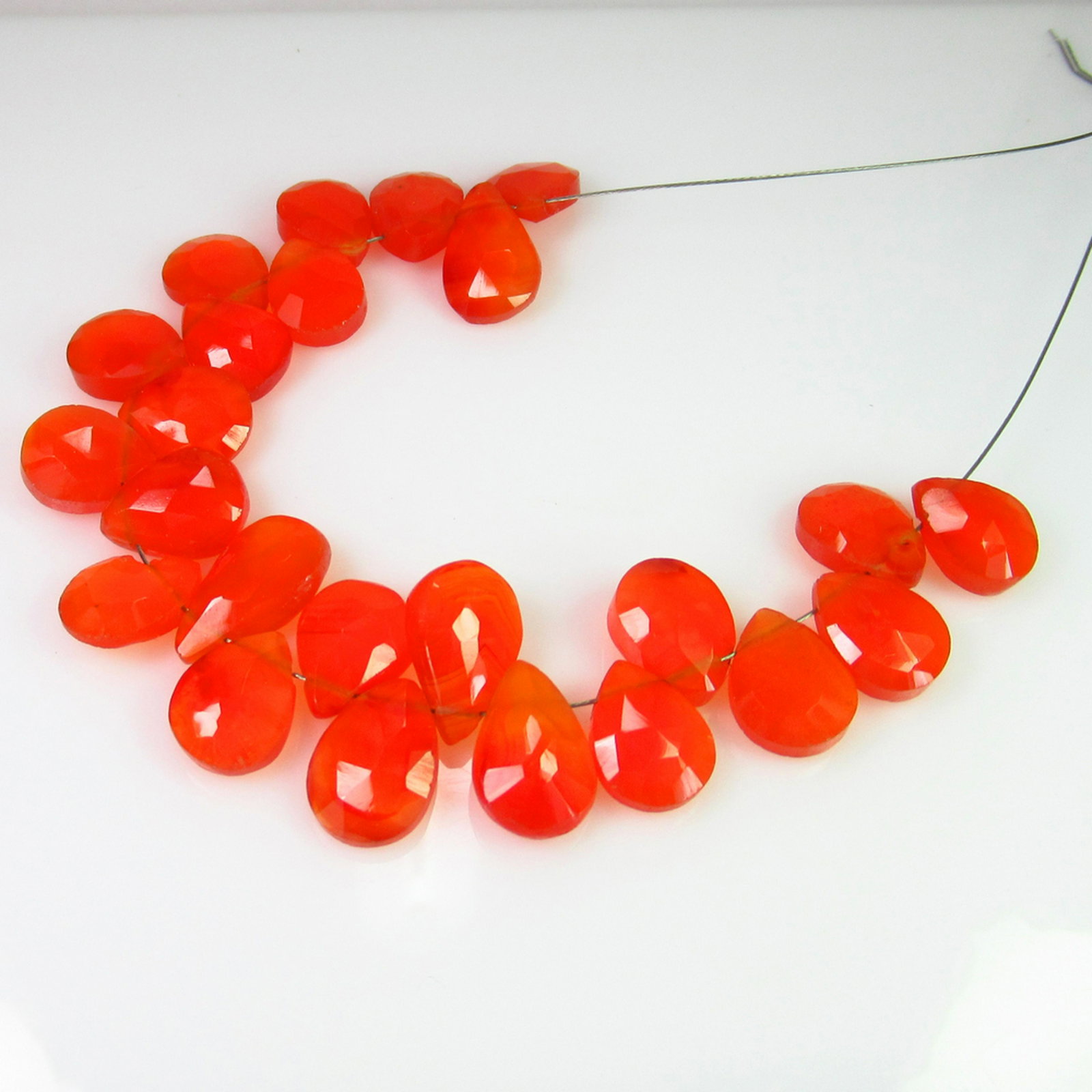 58.24 Ct Genuine 24 Orange Carnelian Drilled Pear Beads: No Reserve! Title: 58.24 Ct Genuine 24 Orange Carnelian Drilled Pear Beads Stone Clarity: Transparent Gemstones: Natural Carnelian Beads Carat Weights: 58.24 Size/Dimensions: 10.1x8.1 to 12.9x802 mm /