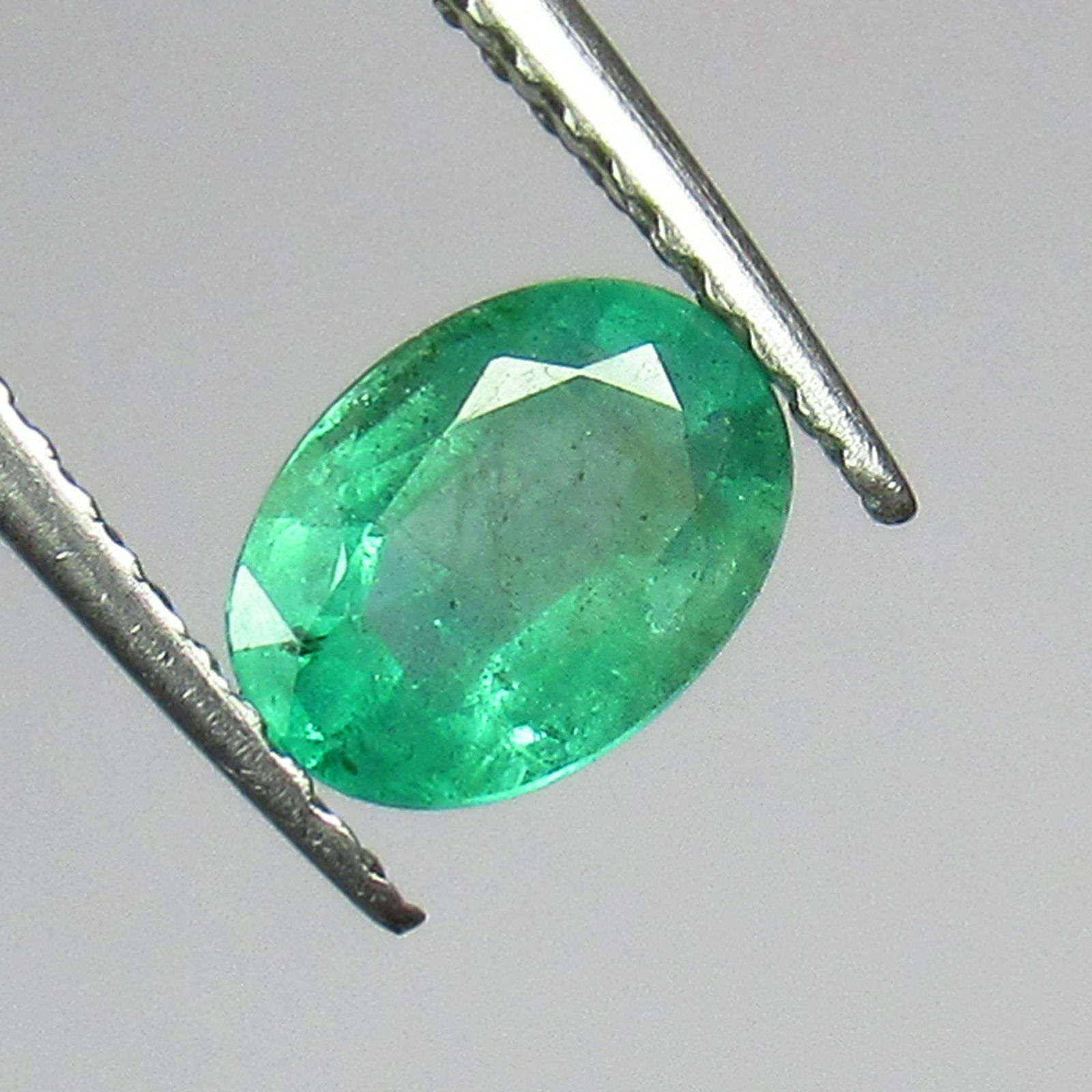 0.87 Ct Genuine Zambian Emerald Oval Cut (1 of 2)
