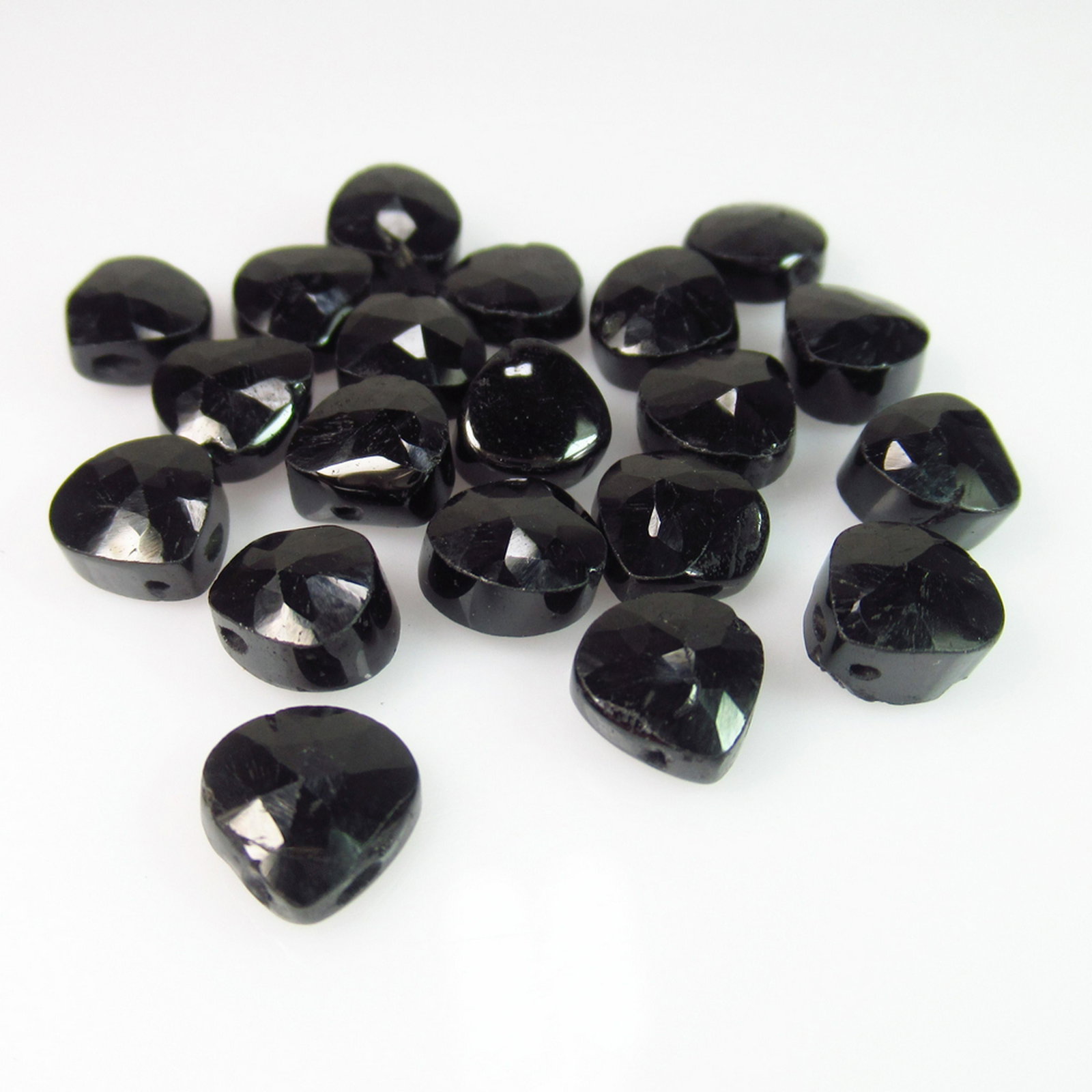 26.91 Ct Genuine 16 Drilled Black Spinel Pear Beads: No Reserve! Title: 26.91 Ct Genuine 16 Drilled Black Spinel Pear Beads Stone Clarity: Opaque Gemstones: Natural Black Spinel Beads Carat Weights: 26.91 Size/Dimensions: 6.6x6.8 to 6.9x6.6 mm / 16 PC's