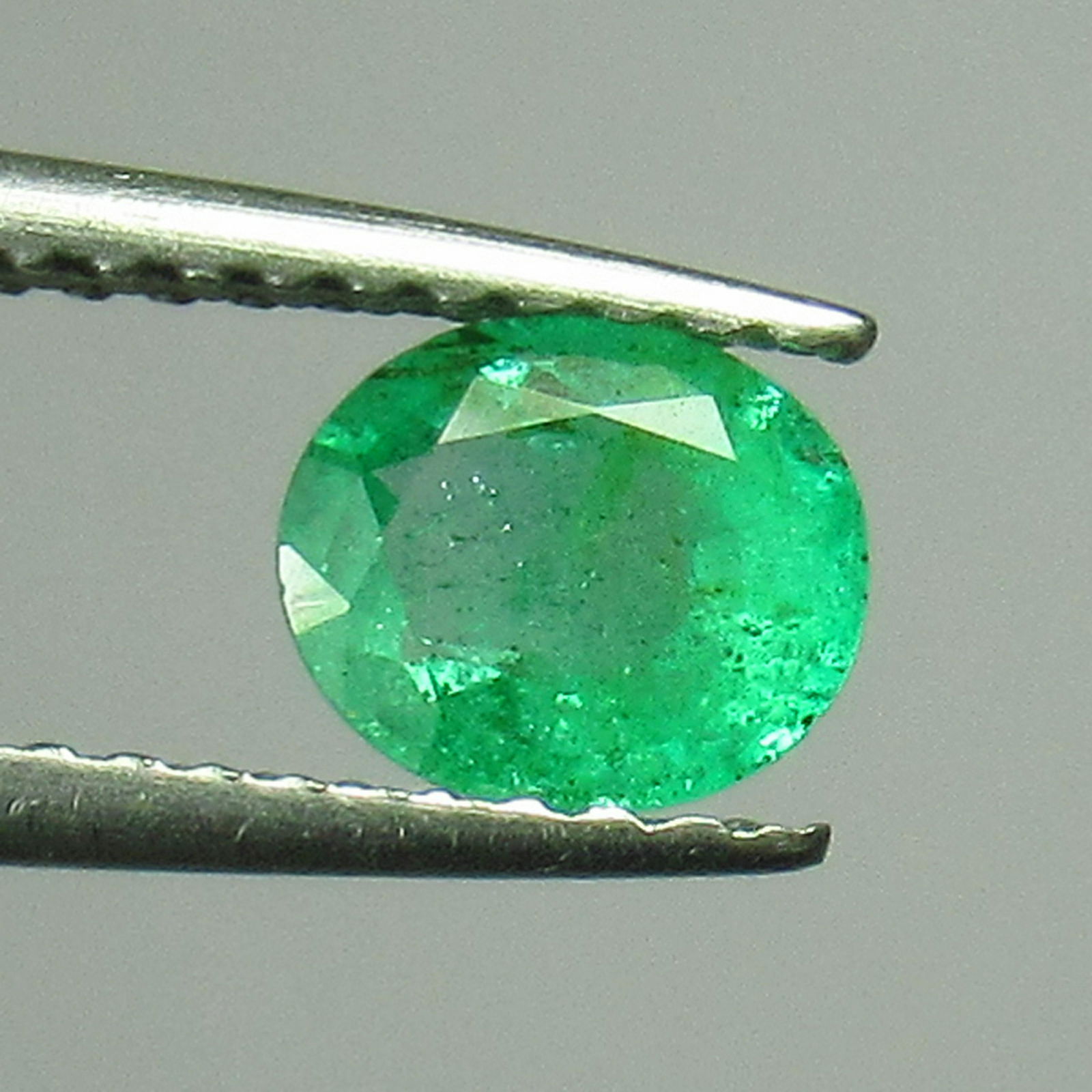 0.53 Ct Genuine Zambian Emerald 6X5 mm Oval Cut (1 of 2)