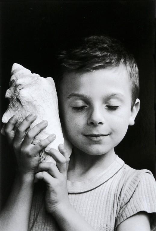 EDOUARD BOUBAT - Remy listening the sea. Paris, 1995: Artist: Edouard Boubat Title: Remy listening the sea. Paris, 1995 Date Printed: 2008 Medium: Photo Litho with Copyright Edouard Boubat/RAPHO/EYEDEA Printer Location: ItalySize: 14.7x22 cm - 5.7x8.5 in