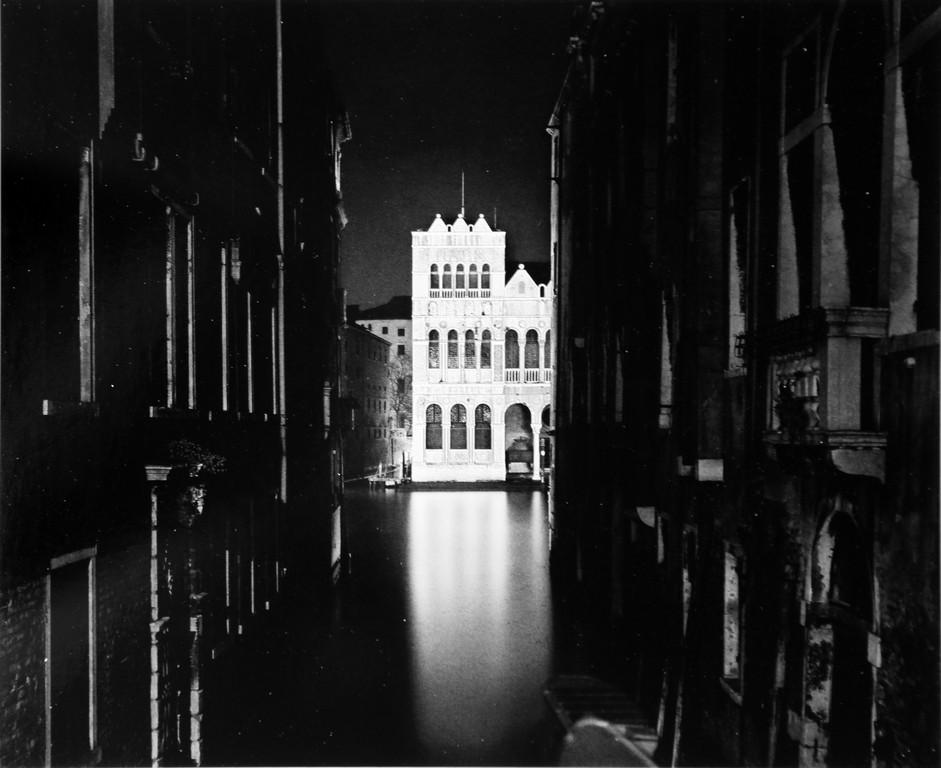 LUCA CAMPIGOTTO - Rio de San Marcuola, Venice, 1992: Artist: Luca Campigotto Title: Rio de San Marcuola, Venice, 1992 Date Printed: 2008 Medium: Photo Litho with Copyright Luca Campigotto Printer Location: Italy Size: 18.5x15 cm - 5.9x9 inch Mount Size:
