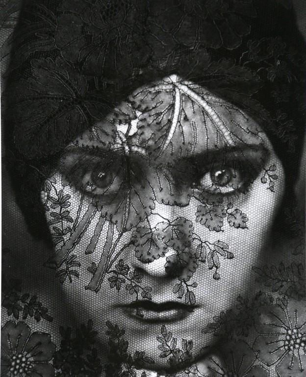 EDWARD STEICHEN - Gloria Swanson, 1924: Artist: Edward Steichen Title: Gloria Swanson, 1924 Date Printed: 2008 Medium: Photo Litho with Copyright Conde Nast Publications Inc. Printer Location: ItalySize: 15x18.5 cm - 5.9x9 inch Mount Size: