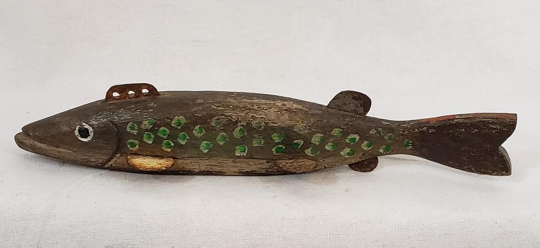 Carved And Painted Ice Fishing Decoy Ca 1930-50.: Title: Carved And Painted Ice Fishing Decoy Ca 1930-50. Dimension: 7" long Provenance:Possibly a speckled trout. Painted eyes, tin fins and lead weights. Very good condition. Shipping: Domestic: Flat-