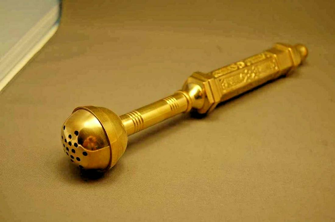 Nice ornate Holy Water Sprinkler + Aspergil + chalice: This is a very nice ornate "Holy Water Sprinkler" as shown 11 1/2" long, all brass, the tip can unscrew if you wish to replace the sponge inside A great piece, all polished and lacquered brass please 