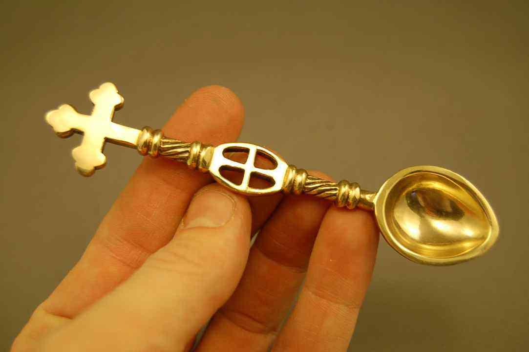 SPOON + Incense Spoon for censer (Thurible) + chalice: This is a great spoon, as shown (I believe it's a spoon for scooping incense into the censer (Thurible) All brass, polished highgloss and lacquered It is 4 3/4" long, nice and sturdy Very nice and stu