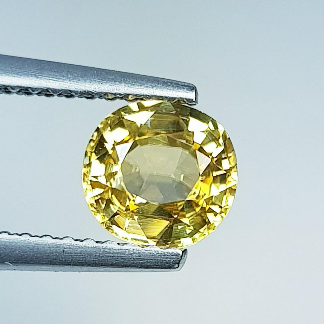 1.45 ct Natural Zircon Oval Cut: No Reserve! Title: 1.45 ct Natural Zircon Oval Cut Color/Clarity: VVS Gemstones: Loosegemstone Carat Weights: $1 Size/Dimensions: 6.40 x 6.40 x 3.60 Additional Information: Oval - Cambodia Shipping: