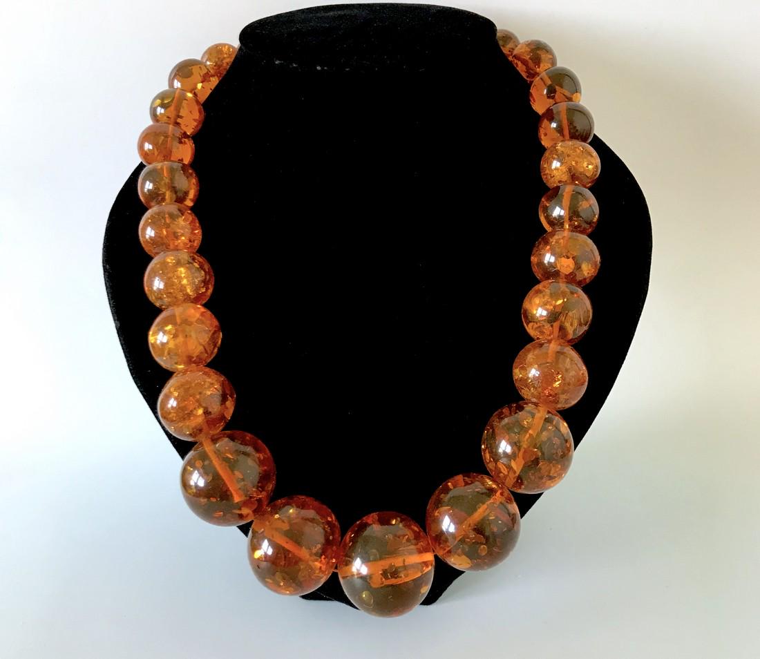 Exclusive size vintage necklace of Baltic amber (1 of 9)