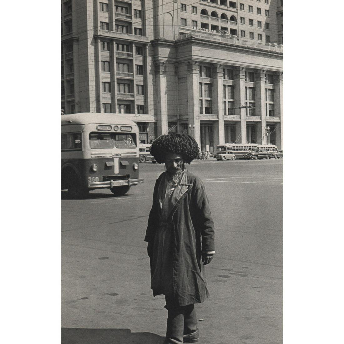 HENRI CARTIER-BRESSON - In Front of the Hotel Metropole: Artist: HENRI CARTIER-BRESSON Print Title: In Front of the Hotel Metropole, Moscow Medium: Sheet-fed Gravure Printing Date: 1950's Printed in France Image Size approx: 6.5 x 9.5 inches Henri Cartier-B