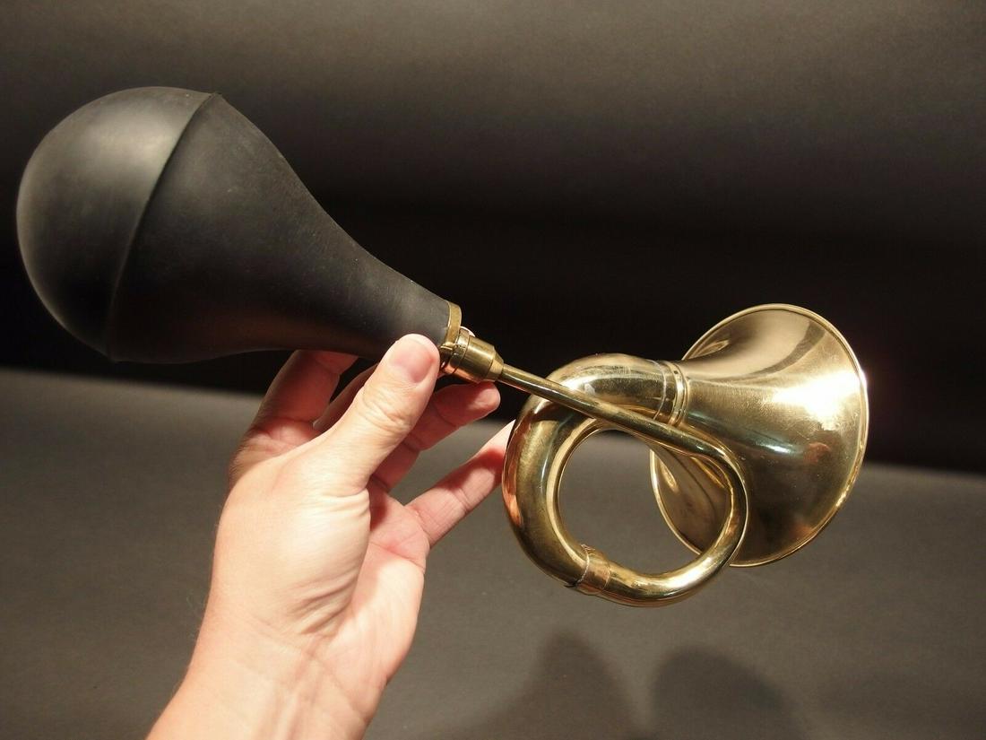 Brass Taxi Horn Trumpet Old Car Clown Bulb Airhorn LOUD: 13 1/2" Long x 7" Wide Wonderful handmade reproduction brass and rubber taxi horn... Extremely loud! Reserve: $35.00 Shipping: Domestic: Flat-rate of $15.00 to anywhere within the contiguous U.S. Inte