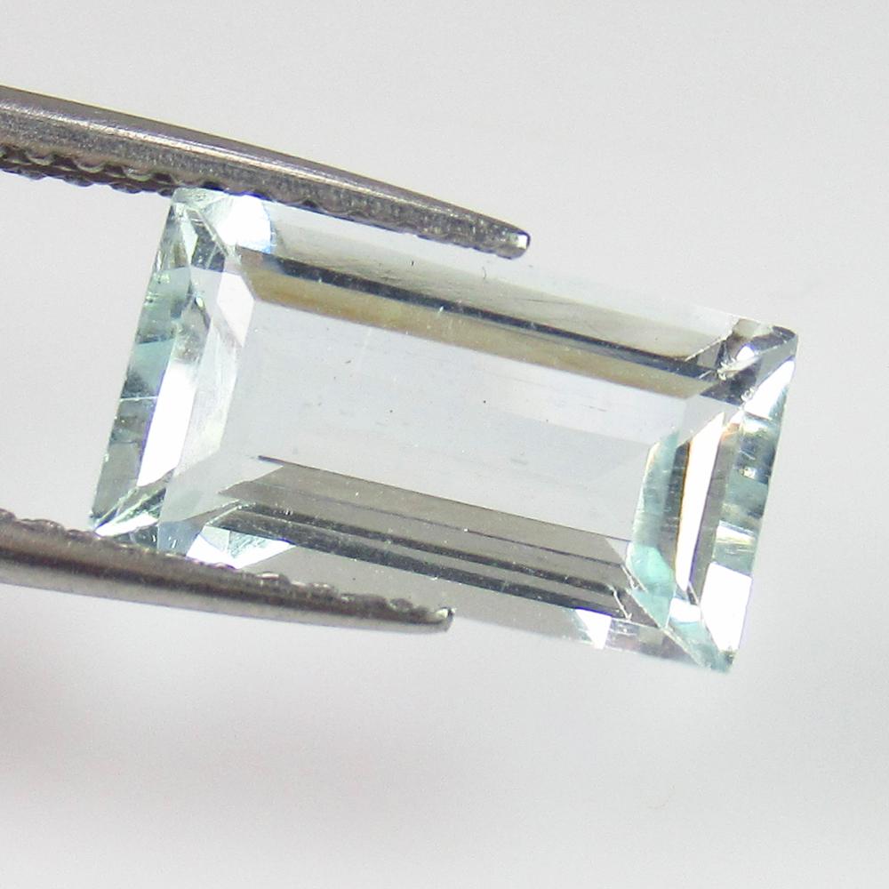 2.31 Ct Genuine Aquamarine Rectangle Cut (1 of 2)