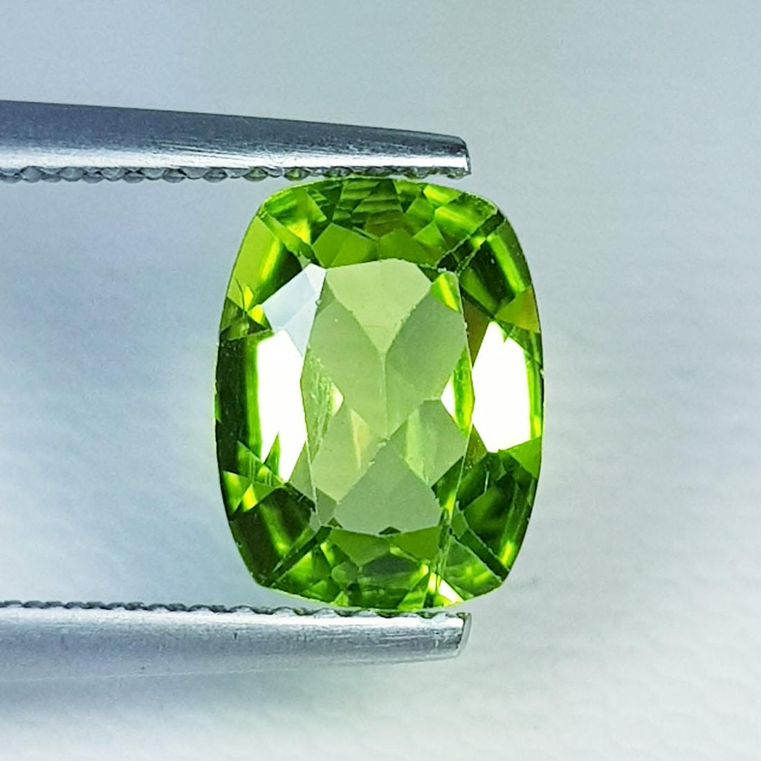 Natural Peridot Cushion Cut 1.95 ct (1 of 6)
