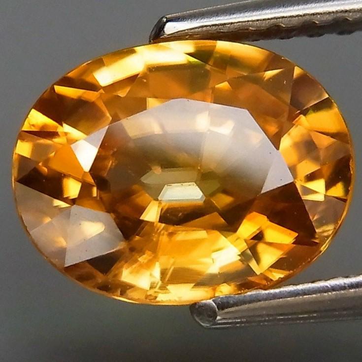2,92 ct Natural Yellow Zircon: Title: 2,92 ct Natural Yellow Zircon Loose Gemstone: Natural Yellow Zircon Carat Weights: 2,92 ct Size/Dimensions: 9x7x4 Origin: cambodia Reserve: $75.00 Shipping: Domestic: Free shipping to anywhere 