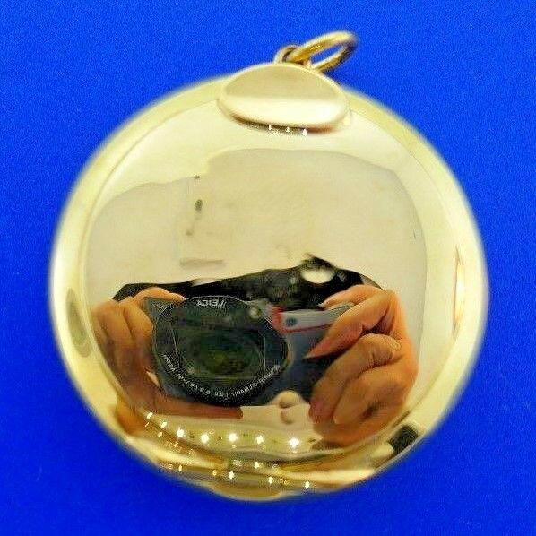 ANTIQUE BRITISH 9k Yellow Gold Pendant Compact Circa: British Antique 9k Yellow Gold Pendant Compact Circa 1900s · This is a must for a collector The weight is 12.8 grams. The length with bail is 2 inches. The width of pendant is 3/8 of an inch. Reserve