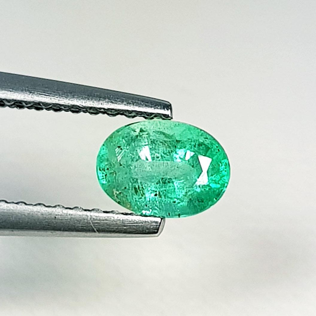 Natural Emerald Oval Cut 0.55 ct (1 of 6)