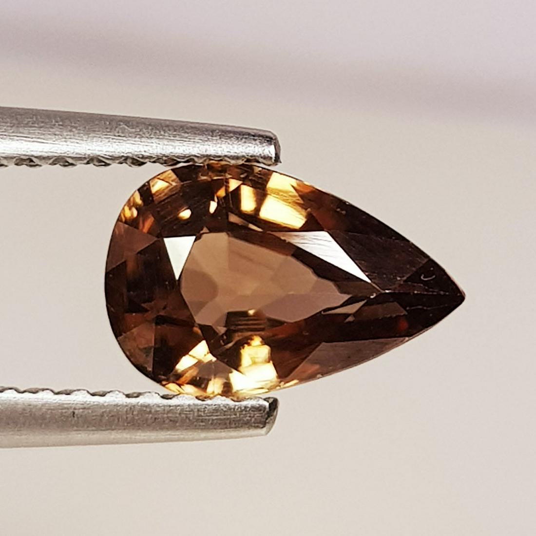 1.70 ct Natural Zircon Pear Cut: No Reserve! Title: 1.70 ct Natural Zircon Pear Cut Color/Clarity: VVS Gemstones: Loosegemstone Carat Weights: 1.7 Size/Dimensions: 8.80 x 5.90 x 3.80 Additional Information: Pear - Cambodia Shipping: