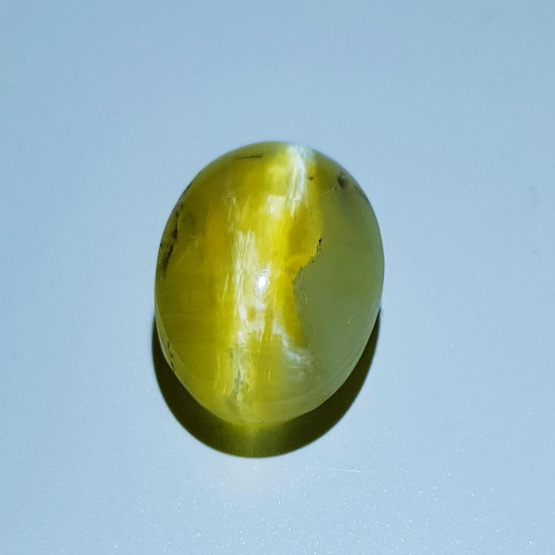 4.30 ct Natural Opal Cat's Eye: No Reserve! Title: 4.30 ct Natural Opal Cat's Eye Color/Clarity: Semi Transparent Gemstones: Loosegemstone Carat Weights: 4.3 Size/Dimensions: 12.50 x 8.90 x 6.40 Additional Information: Oval - Africa