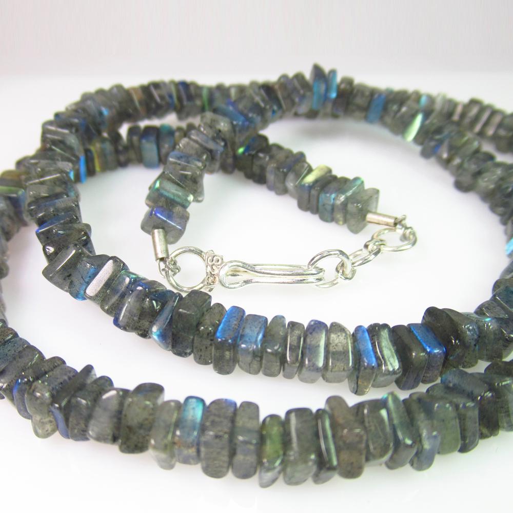 107.89 Ct 925 Silver 215 Labradorite Square Beads: No Reserve! Title: 107.89 Ct 925 Silver 215 Labradorite Square Beads Necklace Stone Clarity: Transparent Gemstones: Natural Labradorite Beads Carat Weights: 107.89 Size/Dimensions: 4.40 to 5.30 / 215
