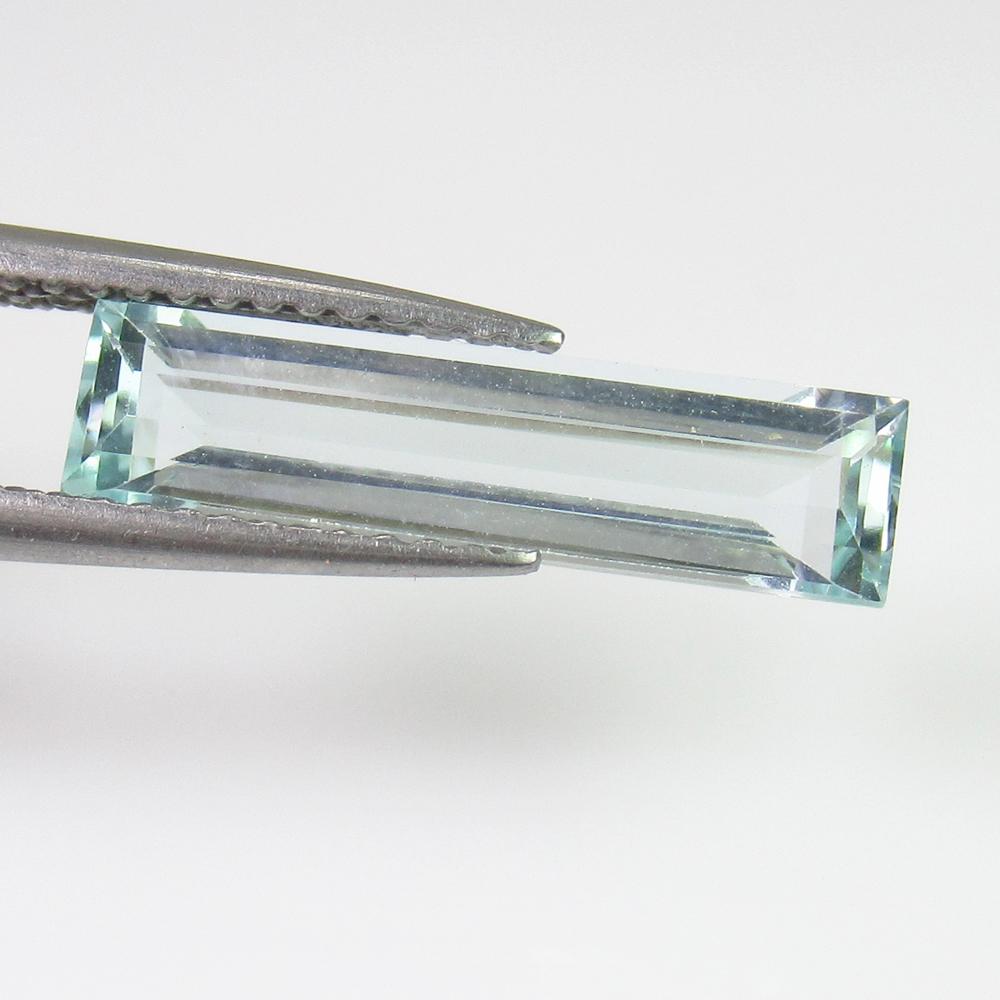 1.91 Ct Genuine Aquamarine Rectangle Cut (1 of 2)