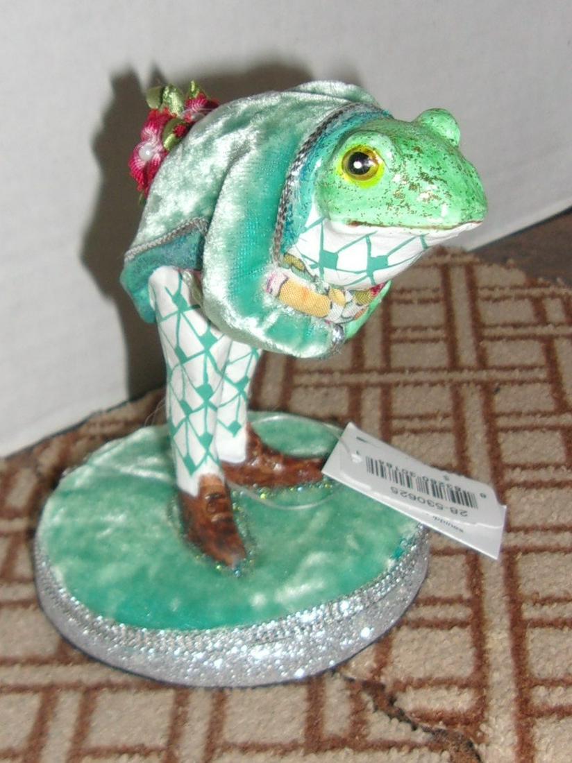Katherine's Collection Green Bowing Frog Figurine (1 of 9)
