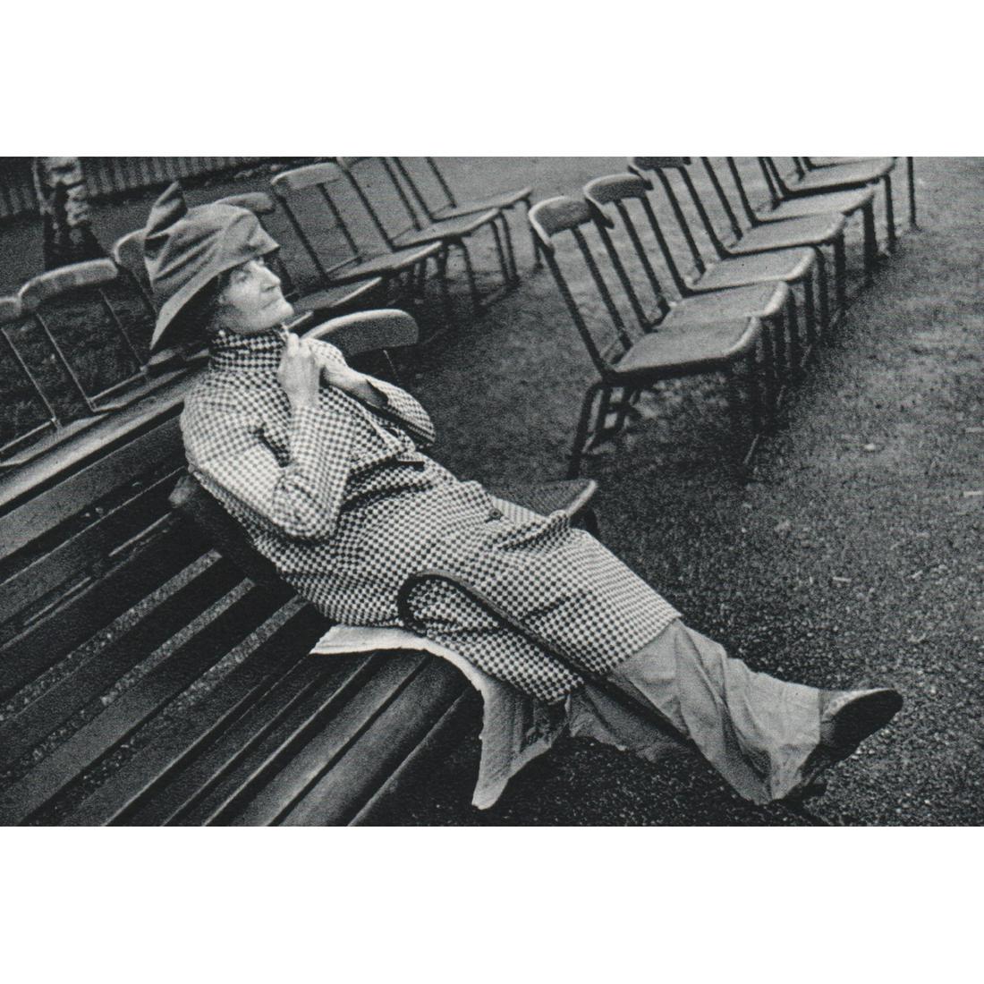 HENRI CARTIER-BRESSON - London, 1938: Artist: HENRI CARTIER-BRESSON Print Title: London, 1938 Medium: Sheet-fed Gravure Printing Date: 1960's Printed in Switzerland Image Size approx: 3 x 4.75 inches Henri Cartier-Bresson (1908-2004) was 